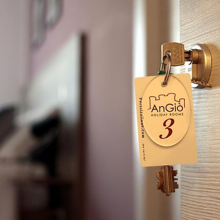 Angio Holiday Rooms Napoli Bagian luar foto