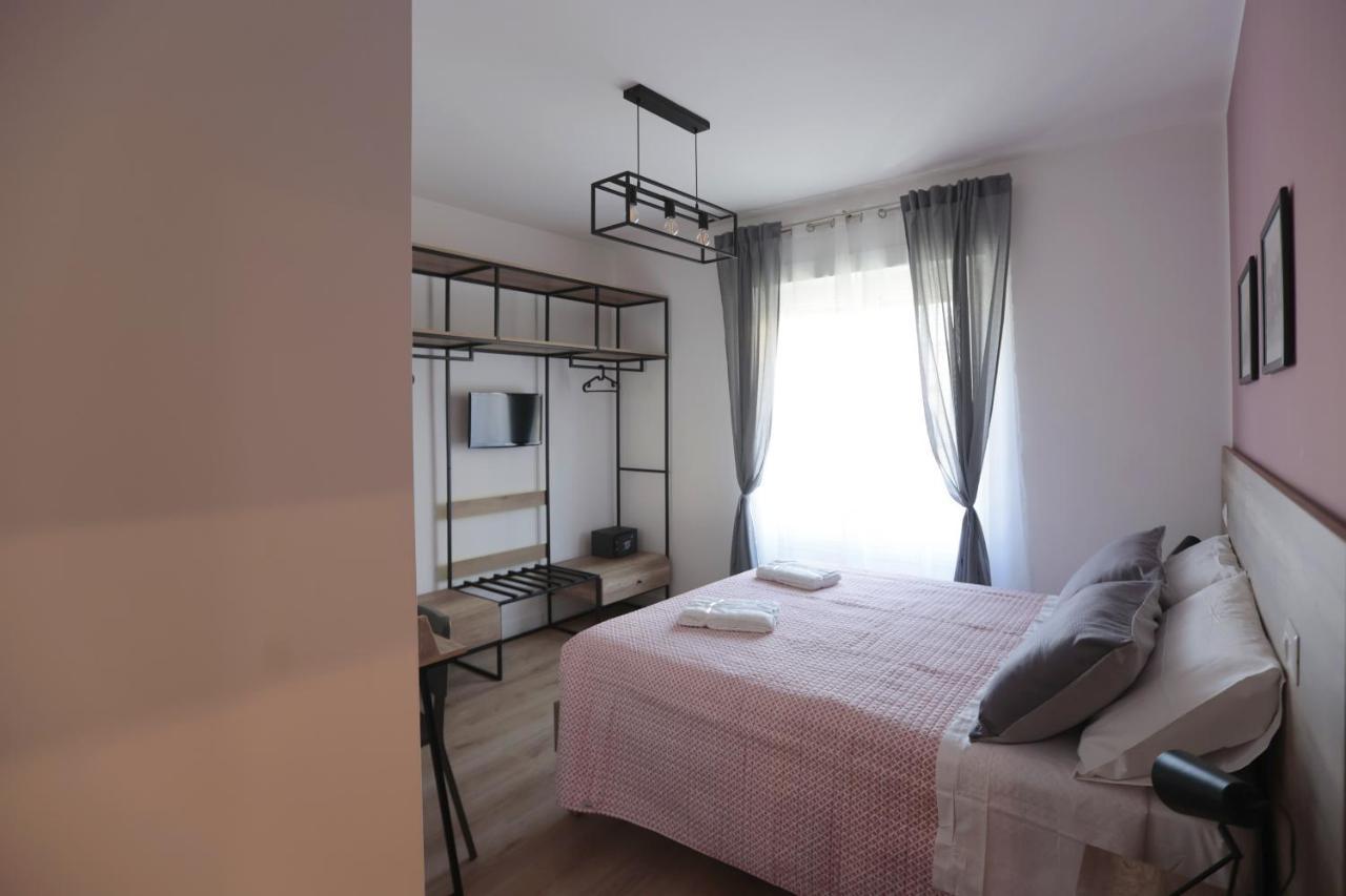 Angio Holiday Rooms Napoli Bagian luar foto