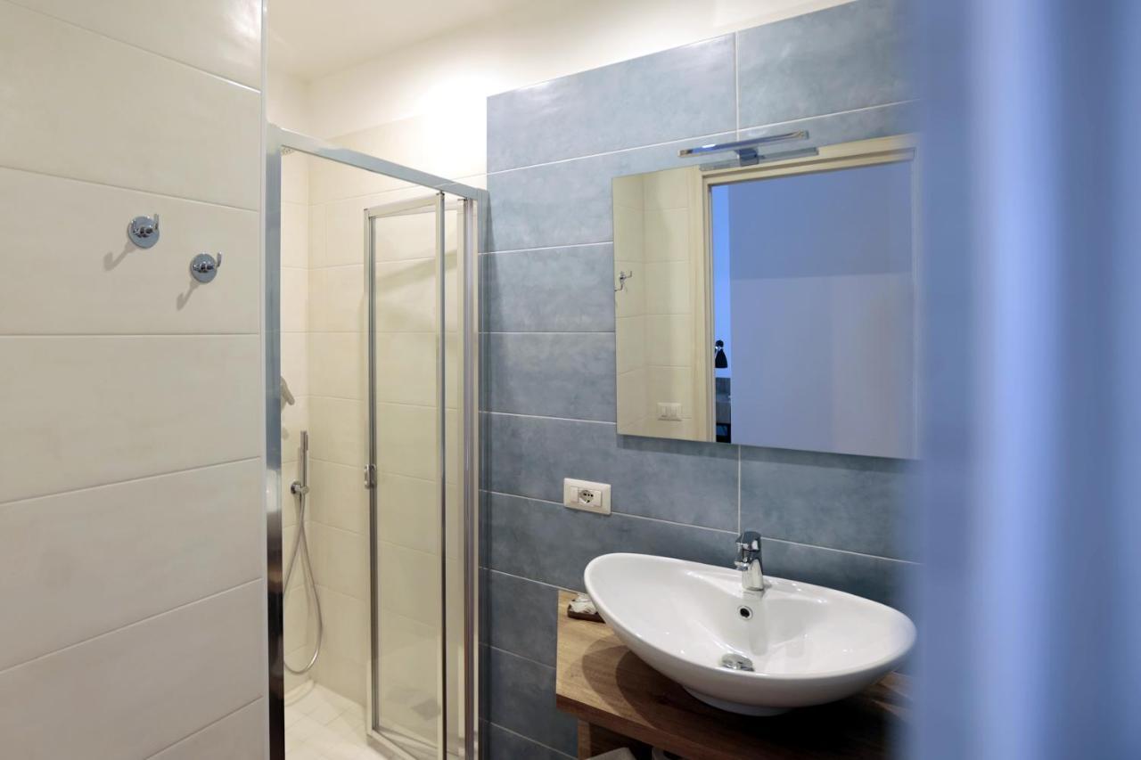 Angio Holiday Rooms Napoli Bagian luar foto