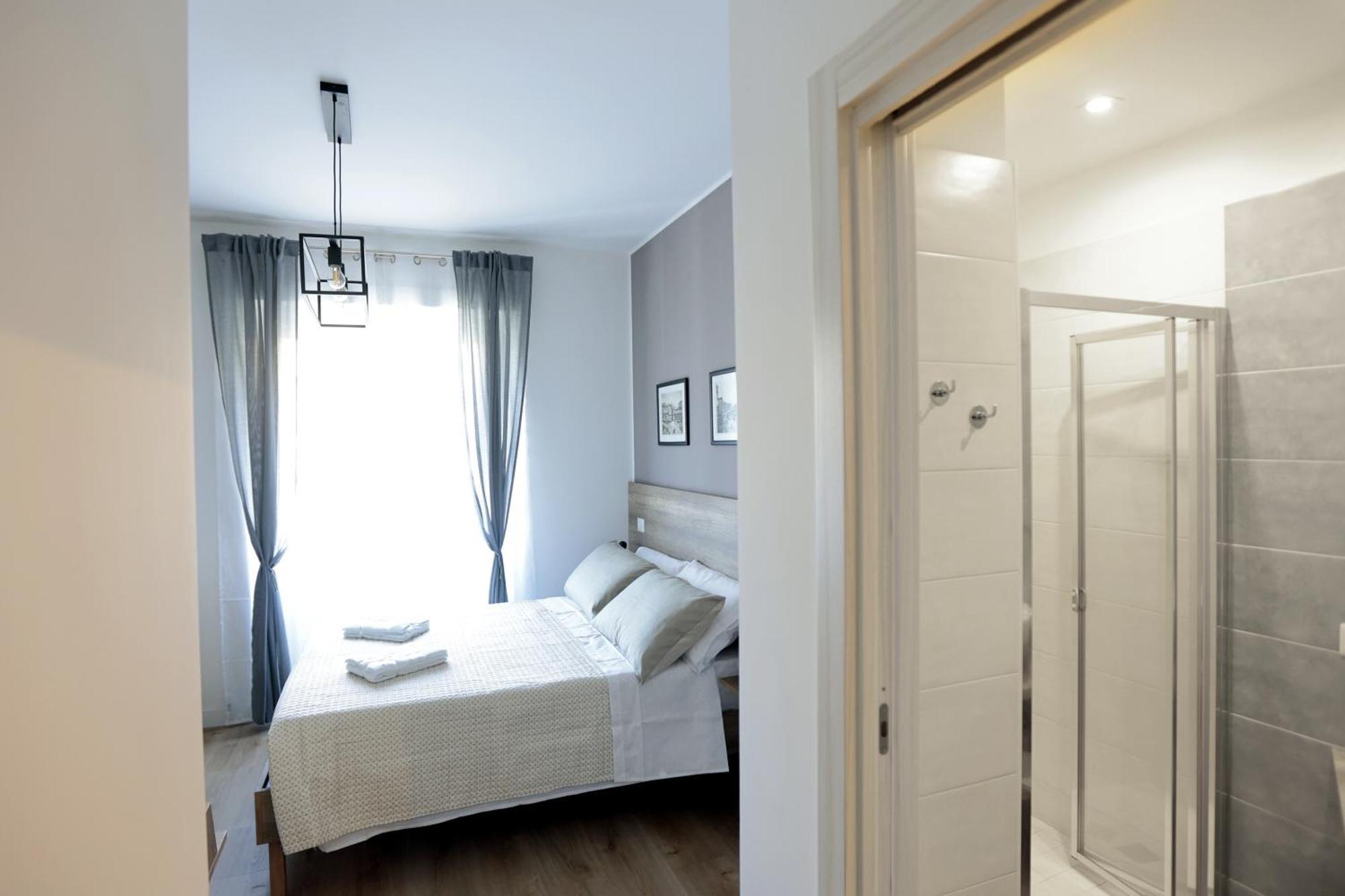 Angio Holiday Rooms Napoli Bagian luar foto